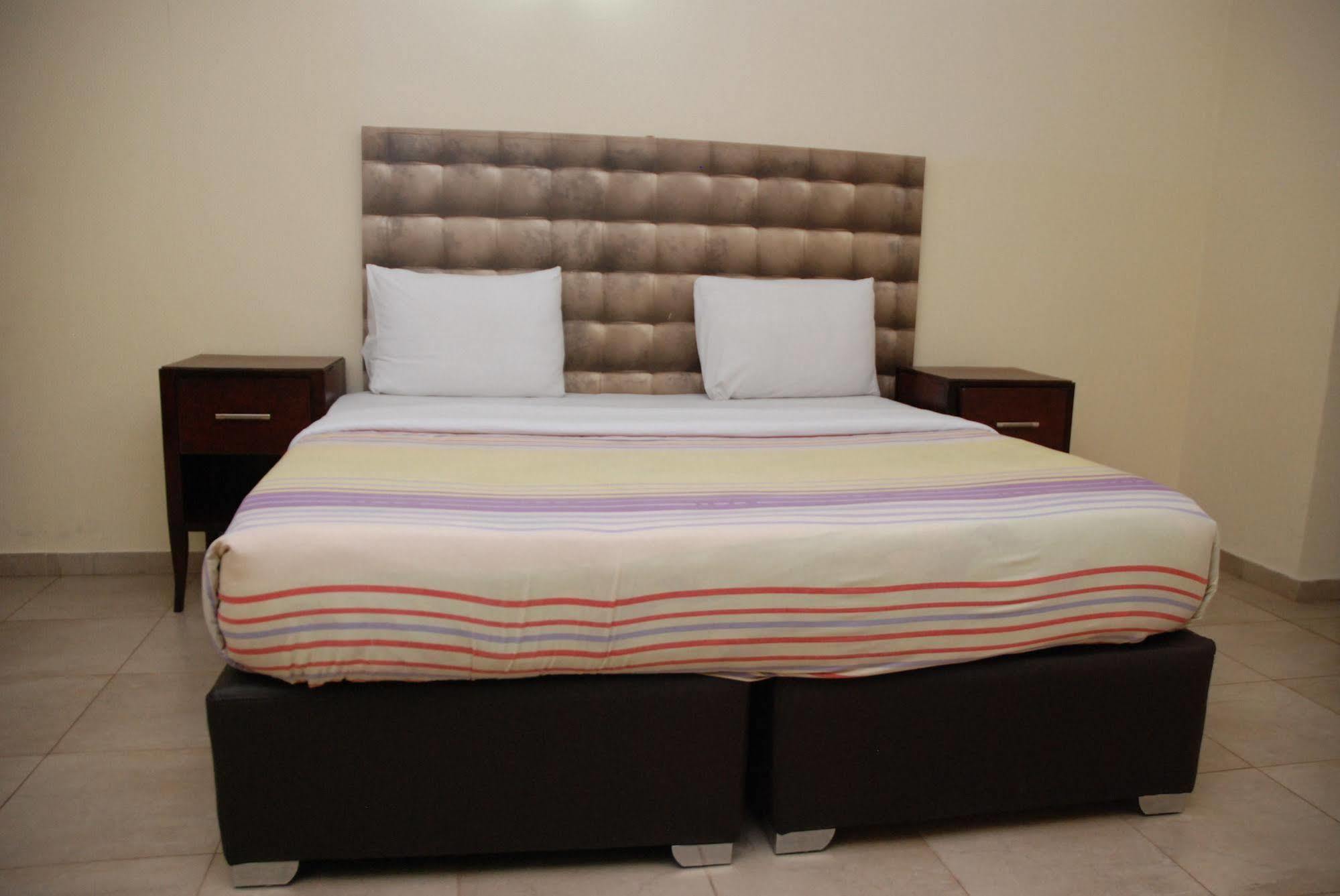 Knightsbridge Hotel Ikeja Dış mekan fotoğraf