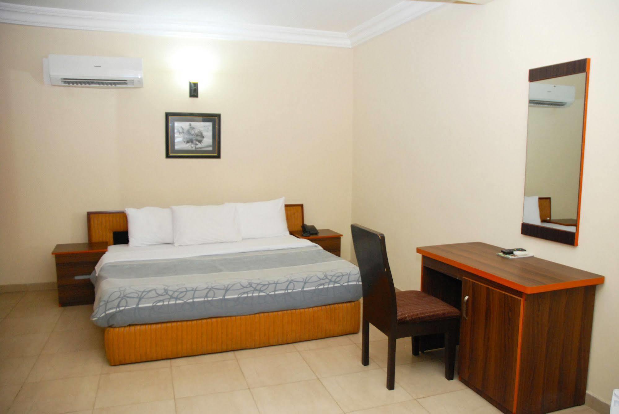 Knightsbridge Hotel Ikeja Dış mekan fotoğraf
