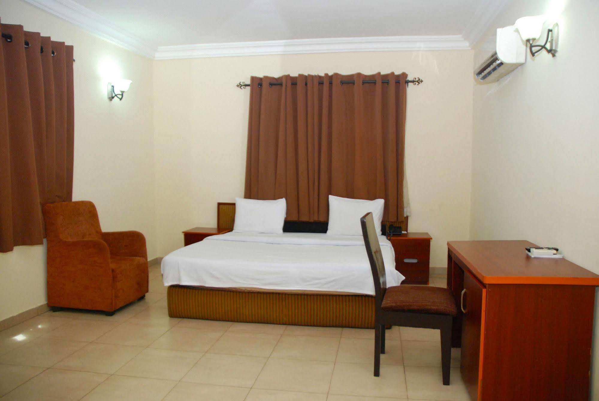 Knightsbridge Hotel Ikeja Dış mekan fotoğraf